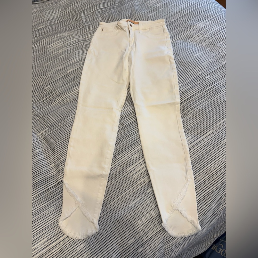 Joe's Jeans White Jeans with Frayed Hem Detail